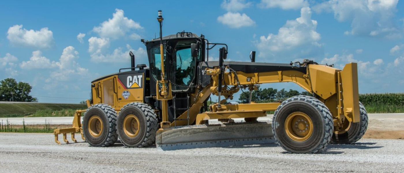 Катерпиллер мининг автогрейдер. Автогрейдер cat 18m3. Обзор автогрейдера. Грейдер-элеватор 121 квт (165 л. С.